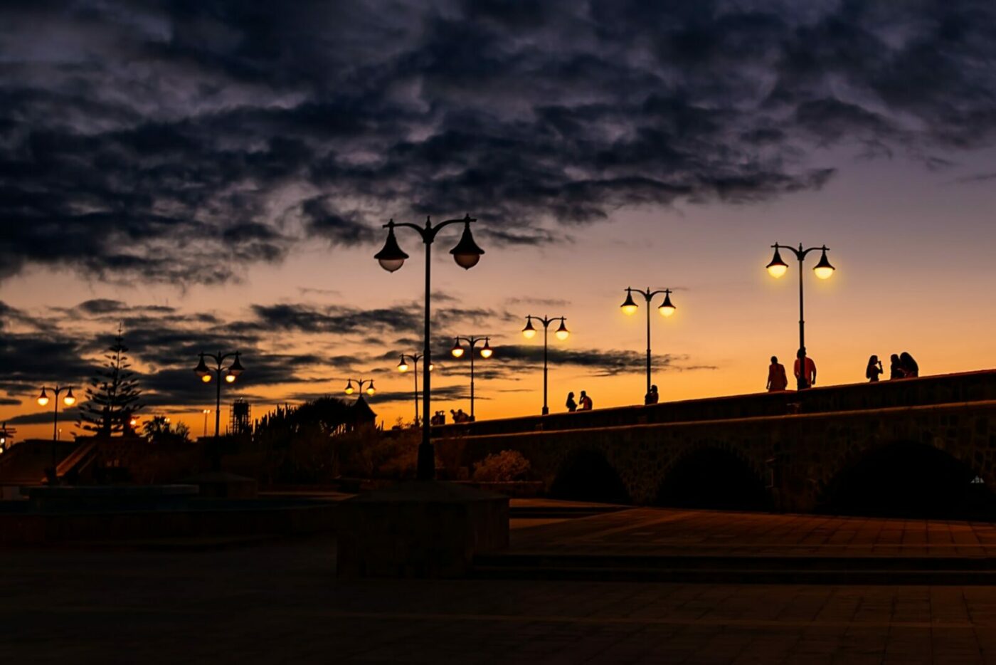 sunset-view-in-puerto-de-la-cruz-tenerife-spain_t20_N0KYRN