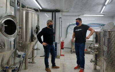 Industria apoya la primera cerveza artesana fabricada en el municipio